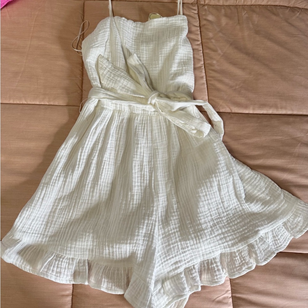 Francesca's Collections Ivory Sleeveless Dress